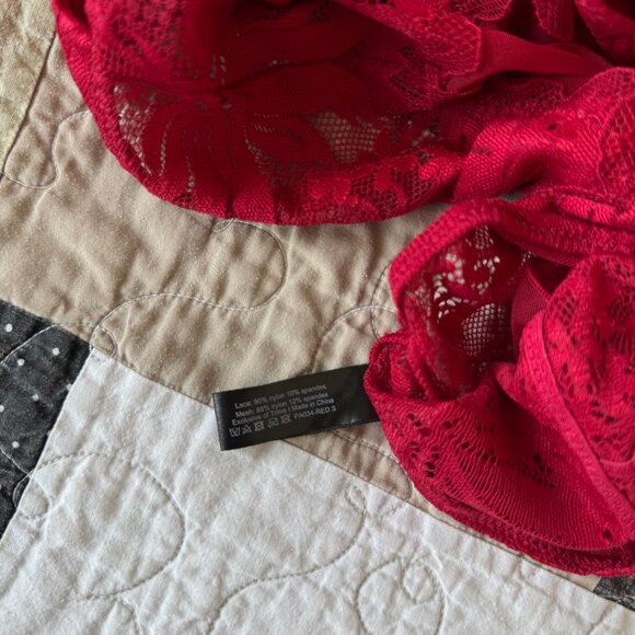New Mentionables Red Lace Mesh Keyhole Bralette & High Leg Crotchless Panty Smal - Picture 14 of 14